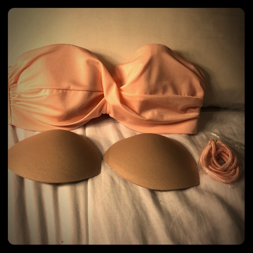 VS Bandeau Bikini Top 👙 Removable straps & cups.